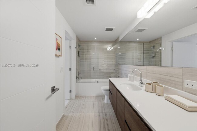 Building Photo - 301 Altara Ave