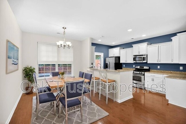 Building Photo - 854 Bibury Ct