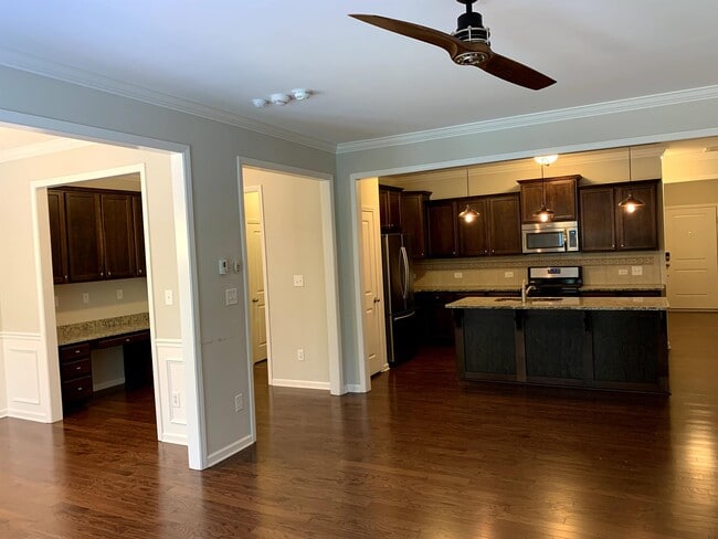 Building Photo - 204 Princess Pl