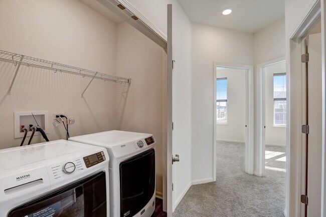 Building Photo - 2924 Reflection Dr