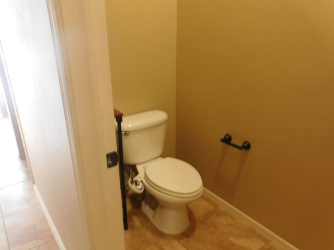 Building Photo - Beautiful 3 bedroom to bath house in the Sonoma Ranch Area.