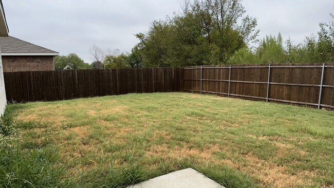 Building Photo - 421 Waterline Dr