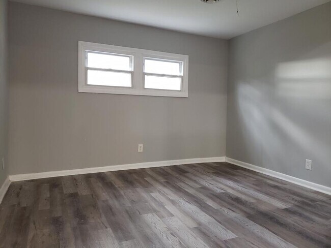 Building Photo - Newly Renovated 4 Bedroom, 1 Bath! Ready for Move-In!!!!