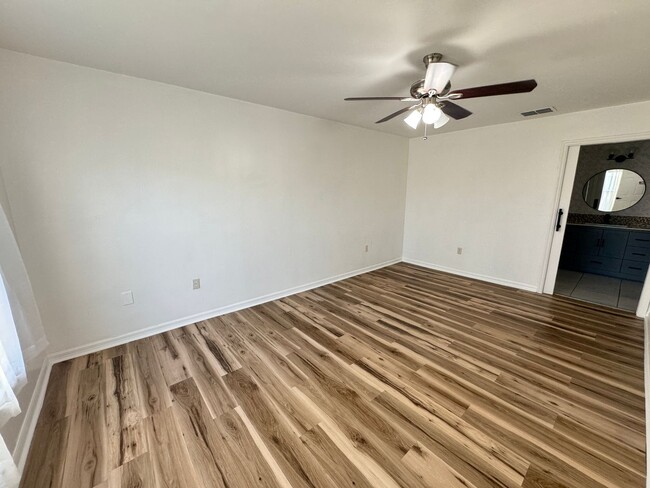 Building Photo - Cozy 2 Bedroom and 2 Bath Townhome in Kiss...