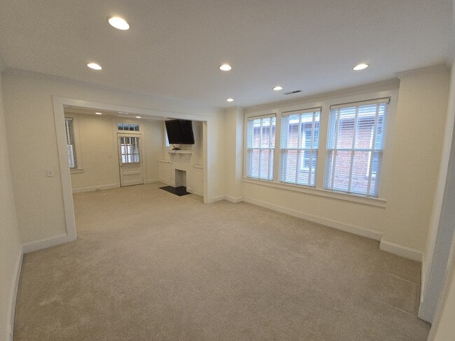 Building Photo - 621 W Princess Anne Rd