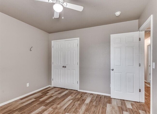 Building Photo - * * * $250 Move-in Special * * * Charming 3 Bedroom Home in Yukon with Modern Updates! * * * $250...