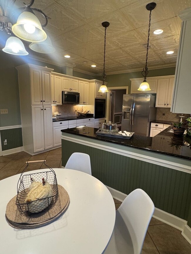 Building Photo - 416 Towne Lake Dr