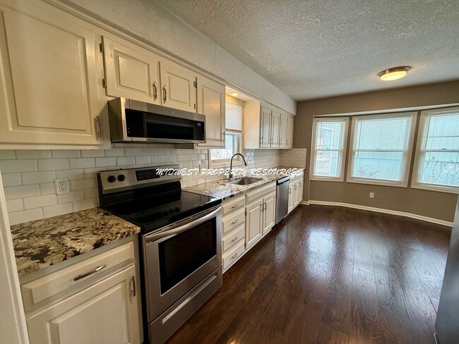 Building Photo - 3 Bed | 2 Bath Home for Rent – Lee’s Summit