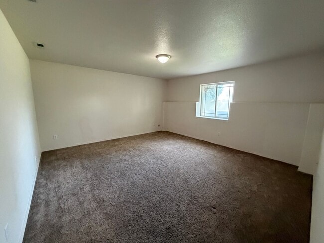 Building Photo - 2 Bedroom 2.5 bath townhouse w/ bonus room & Garage in Pasco