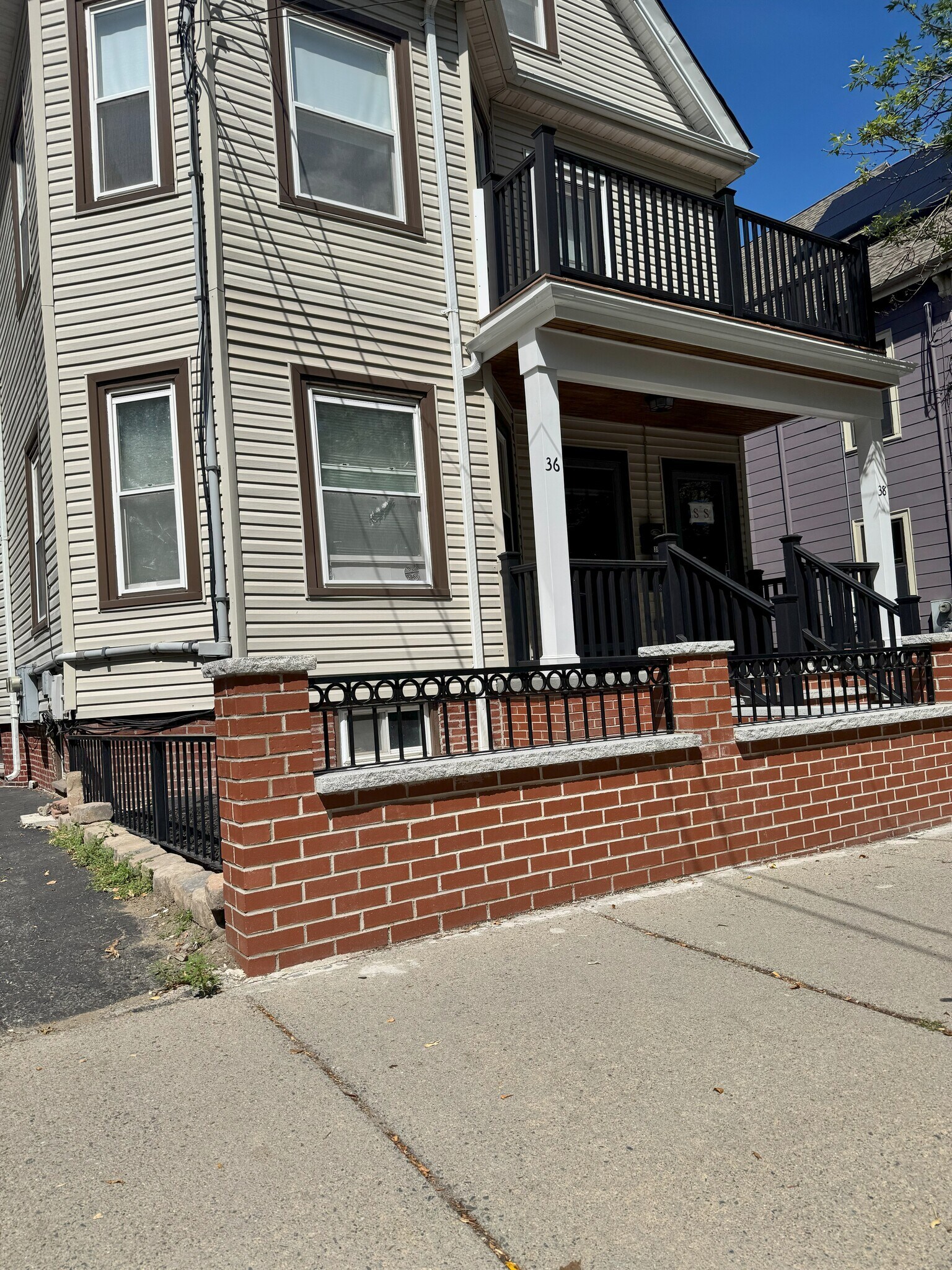 Building Photo - 38 Willow Ave