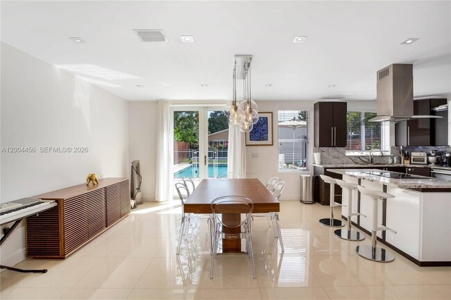 Building Photo - 152 SW 20th Rd