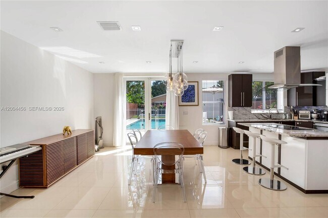 Building Photo - Southwest 20th Road, Miami, FL 33129 - 3 BR 2.5 BA single-family home