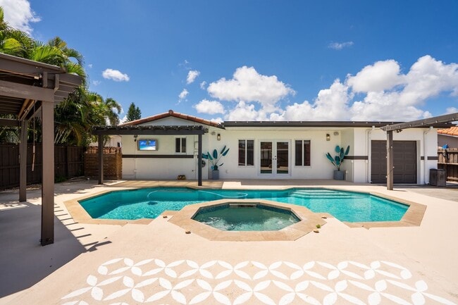 Building Photo - 4215 Roosevelt St