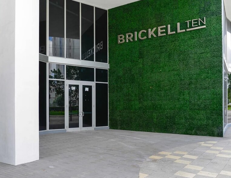 Building Photo - 1010 SW 2nd Ave