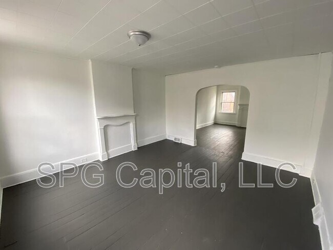 Building Photo - 340 S 2nd St