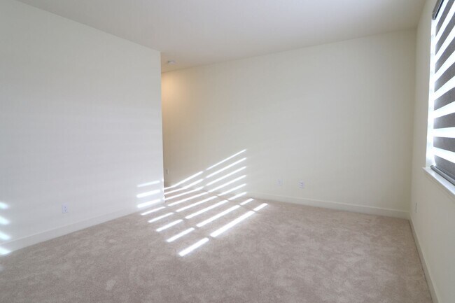 Building Photo - 6862 Ronaldinho Dr