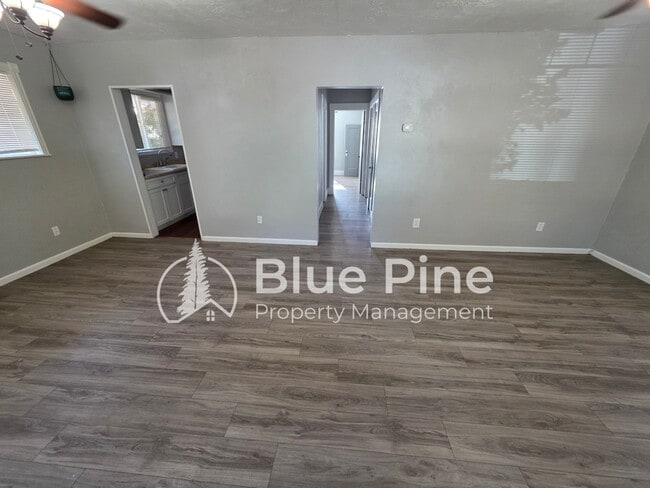 Building Photo - 328 11th St