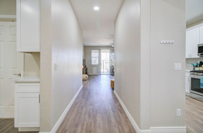 Building Photo - 1000 S Roanoke St