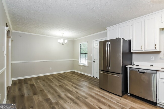Building Photo - 2721 Candler Ln