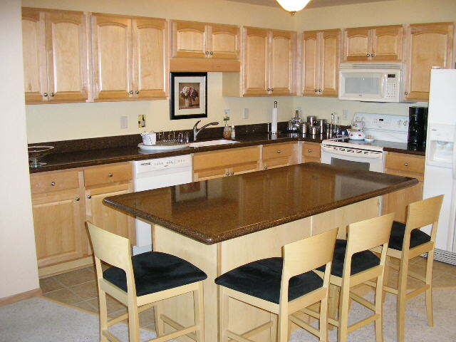 Building Photo - 1331 Lake Dr W