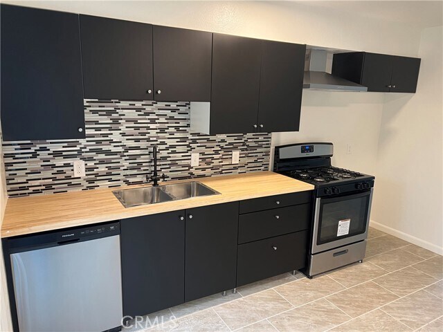 Building Photo - 136 W Saginaw Way