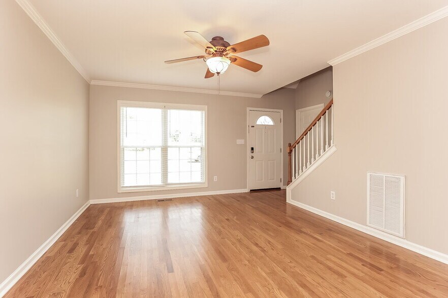 Building Photo - 3013 Candlelite Dr