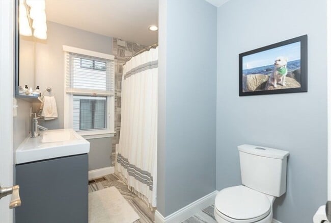 Building Photo - 182 E St