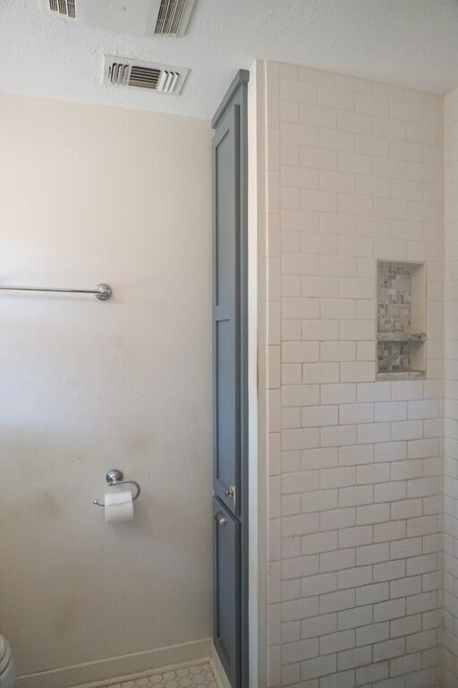 Building Photo - 210 Baber St