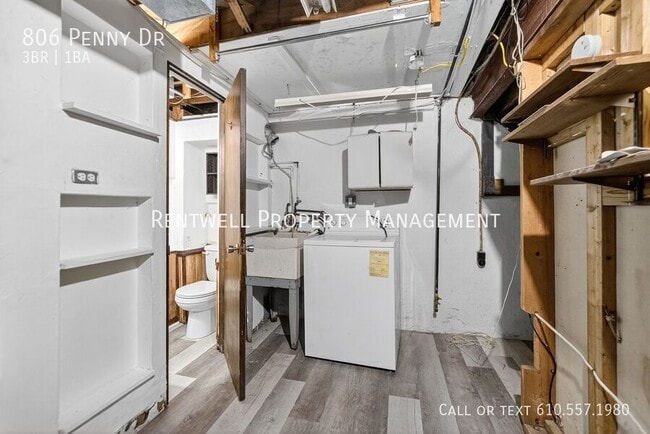 Building Photo - 806 Penny Dr