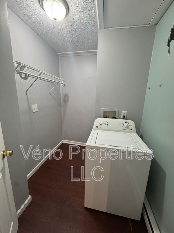 Building Photo - 3 Cataract St