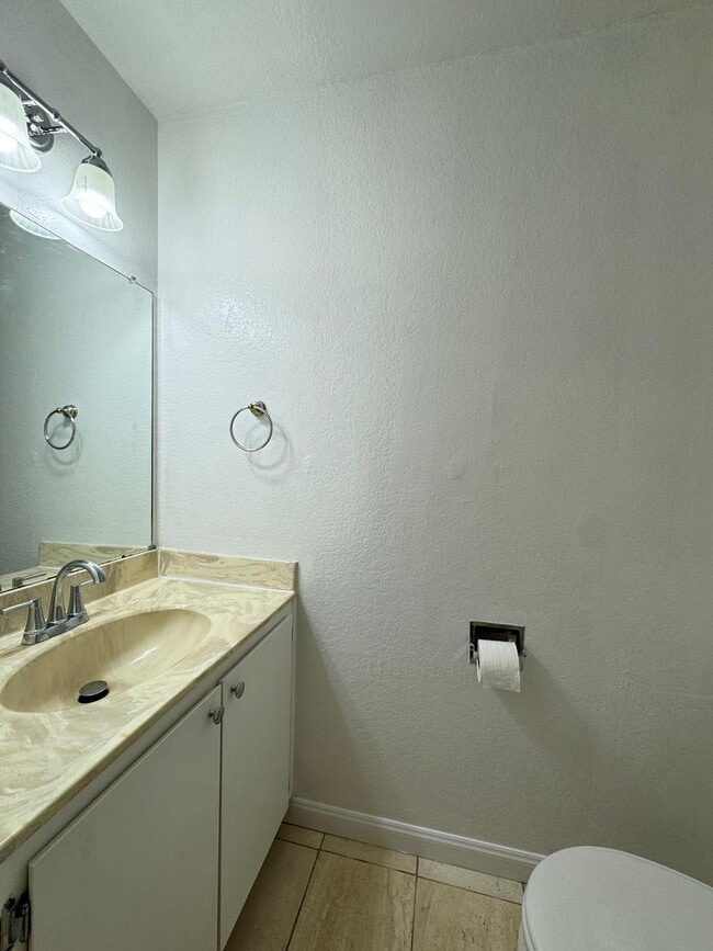 Building Photo - 1975 Olmo Way