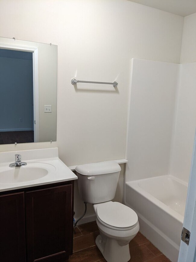 Building Photo - 3 bed/2 bath with 1 car garage for lease c...