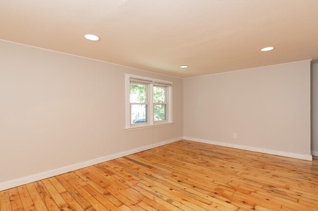 Building Photo - 400 Colonial Dr