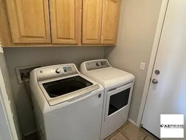 Building Photo - Nice Home