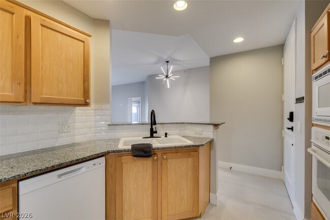 Building Photo - 63 E Agate Ave