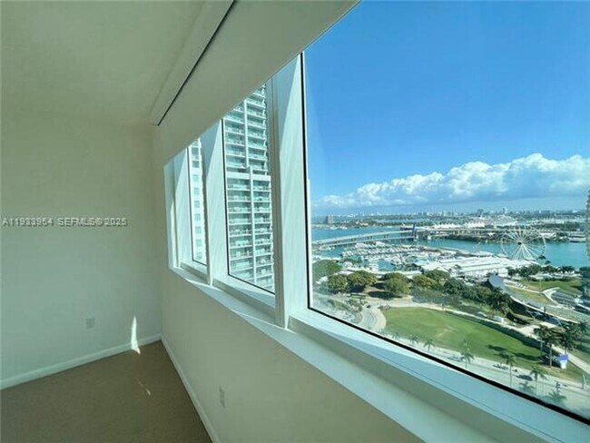 Building Photo - 253 NE 2nd St