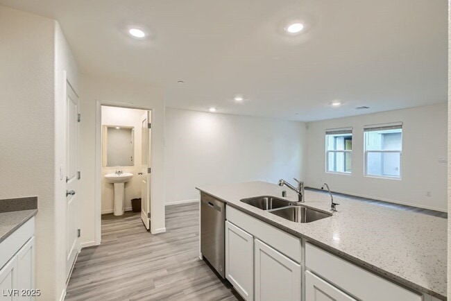 Building Photo - 4859 Wine Rdg Ave