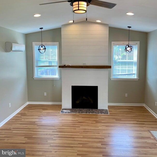 Building Photo - 416 Huntington Dr