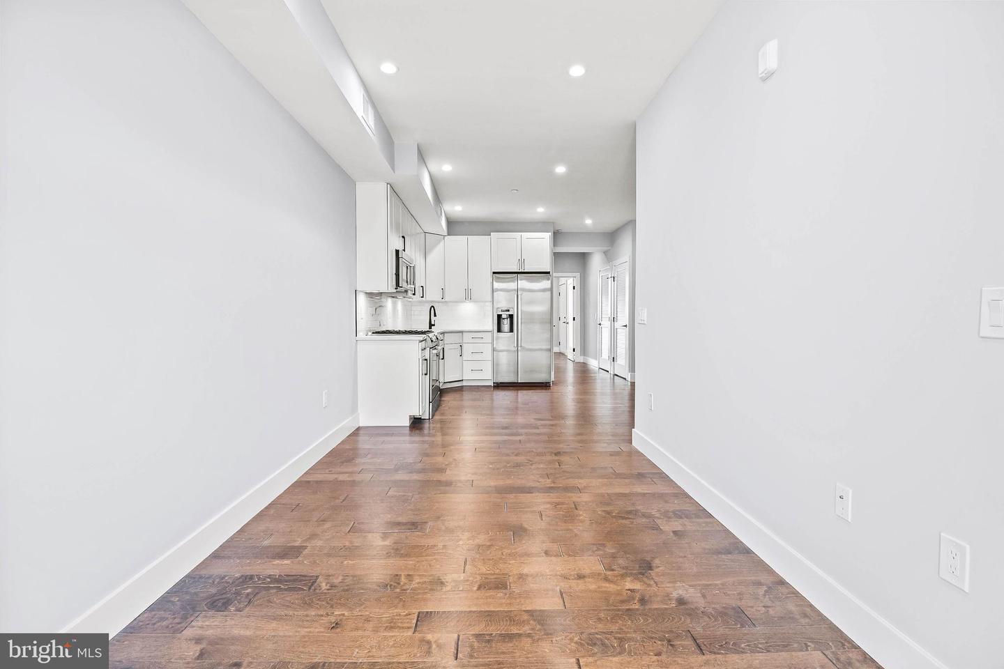 Long view of the apt - 1101 Fern St NW