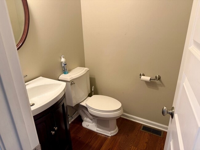 Building Photo - 3053 Woodale Cir