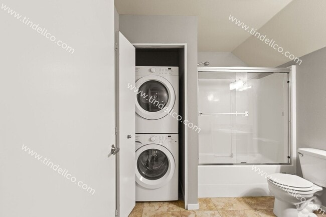 Building Photo - Luxurious 1BR/1BA Condo in Matthew Frank Community - Your Ideal Urban Retreat! (W/S/G included)