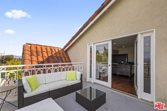 Building Photo - 3804 Vista Linda Dr