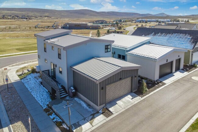 Building Photo - 6521 Silver Creek Dr
