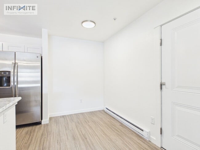 Building Photo - Modern 2 Bed / 2 Bath Apartment with Fireplace & Stainless Appliances