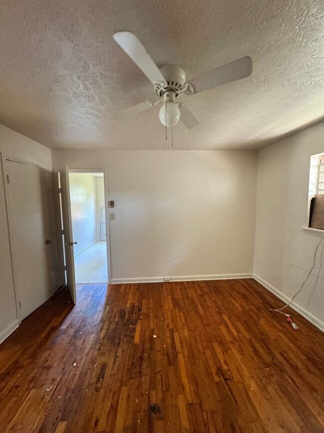 Building Photo - 122 Woodland Ave