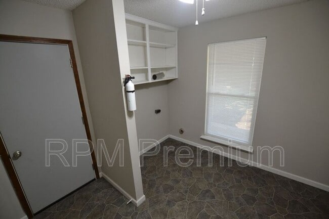 Building Photo - 2214 Alice St