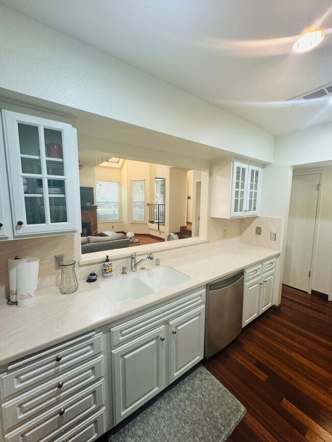 Building Photo - 2 Bedroom, 2 Bath Condo