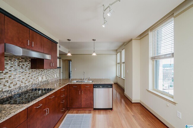Building Photo - 2024 2nd Ave N