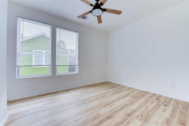 Building Photo - 8202 Homewood Ln