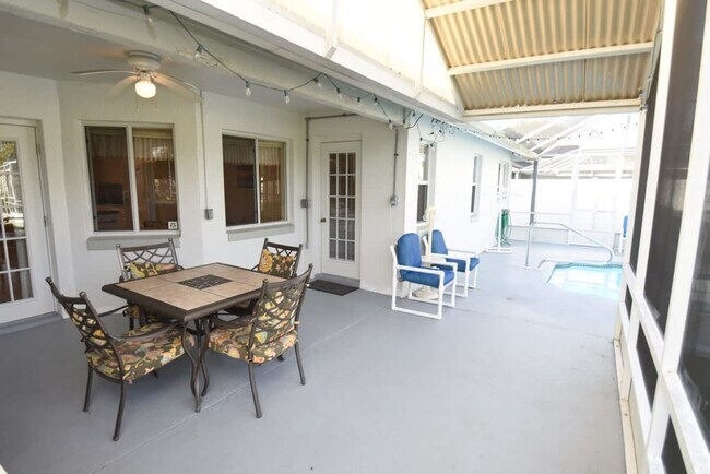 Building Photo - 60 Westover Ln